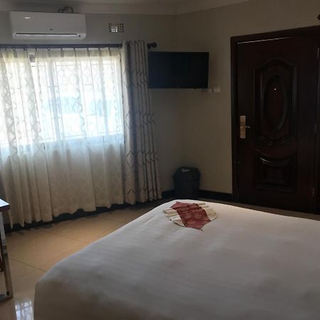 Mpika Northern Rock Hotel מראה חיצוני תמונה
