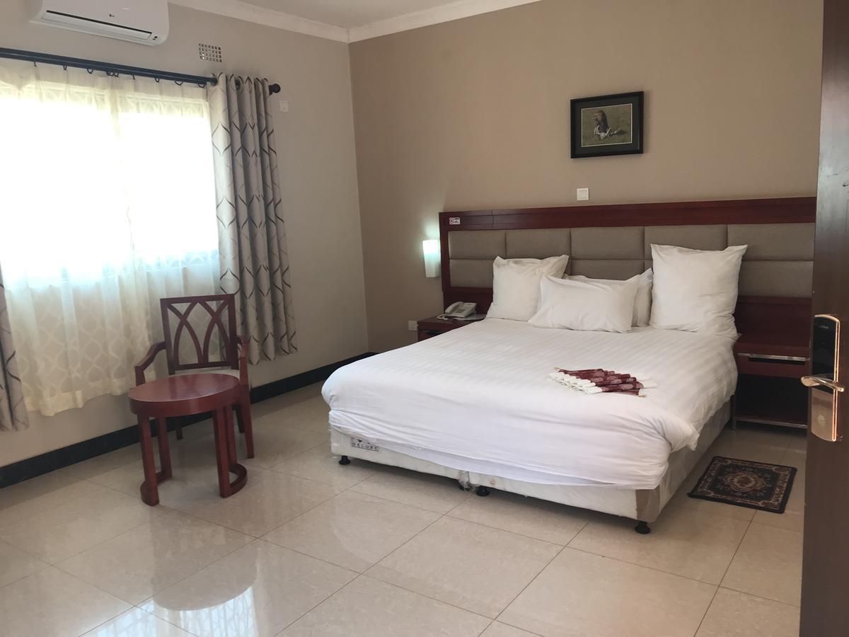 Mpika Northern Rock Hotel מראה חיצוני תמונה